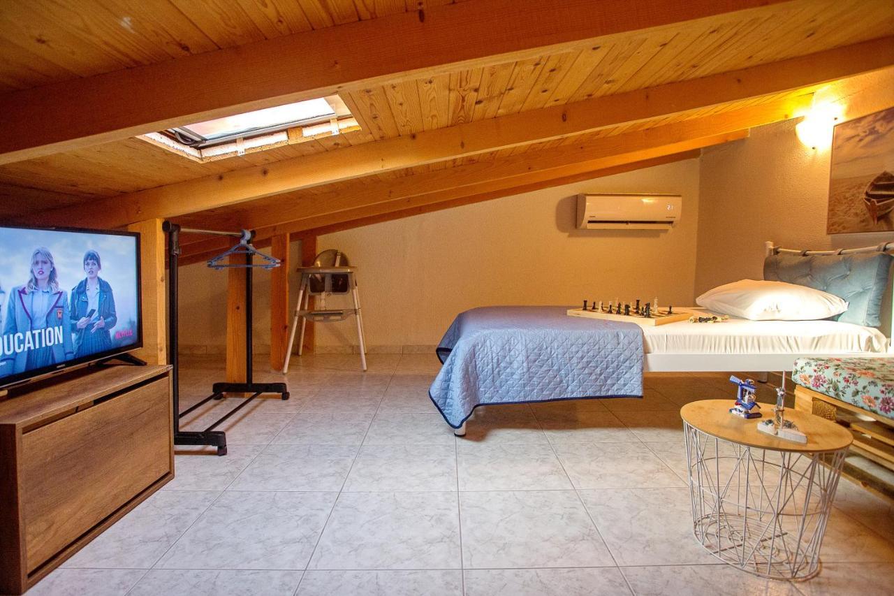 Holiday House Ioanna 2 - Loft Néa Péramos Kültér fotó